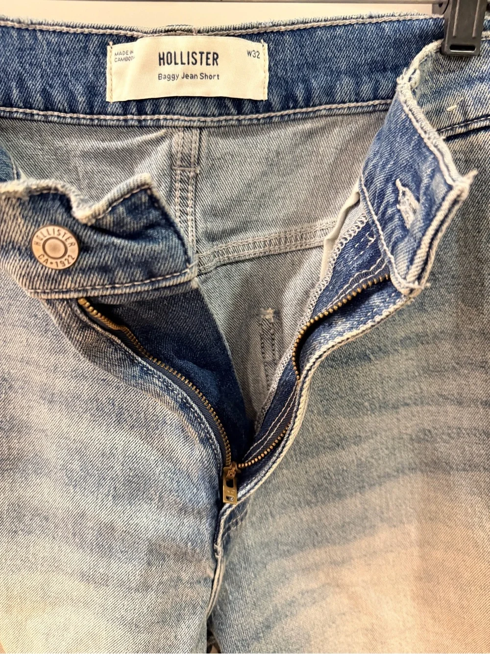 Hollister Light Wash Baggy Denim Cargo Jean Shorts W32